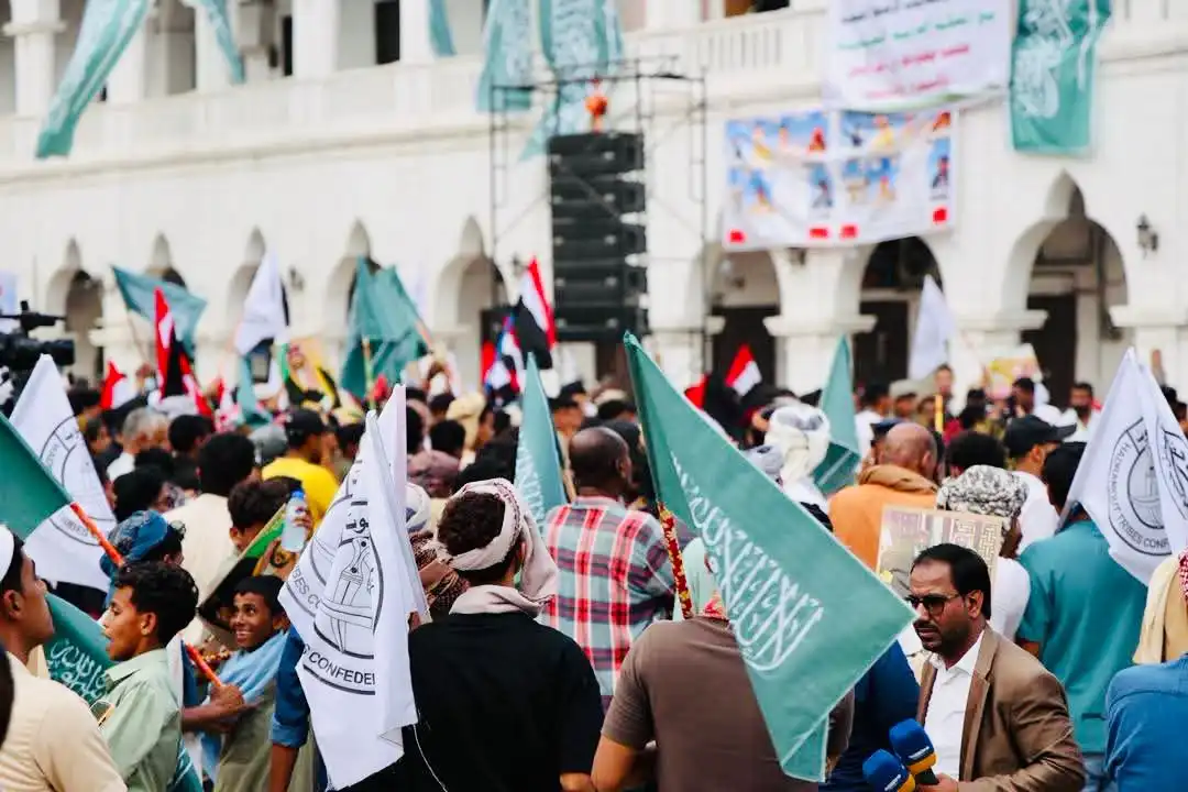 A massive public rally in Hadramaut condemns Iranian attacks on Saudi Arabia and Arab nations.