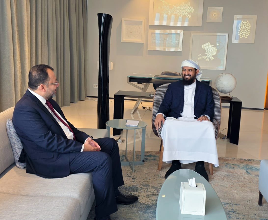 Le membre du Conseil de direction, Al-Muharrami, inspecte le travail au ministère de l'Électricité et appelle à améliorer les services.