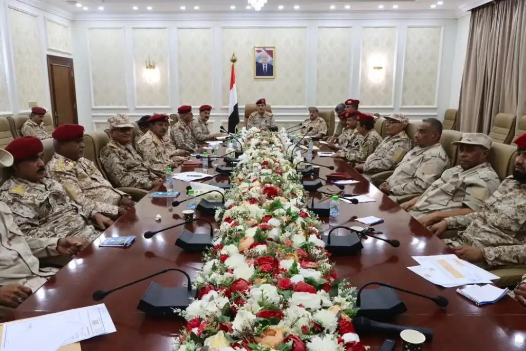 وزير الدفاع يترأس اجتماعاً بهيئة القوى البشرية لتعزيز دقة بيانات القوات المسلحة