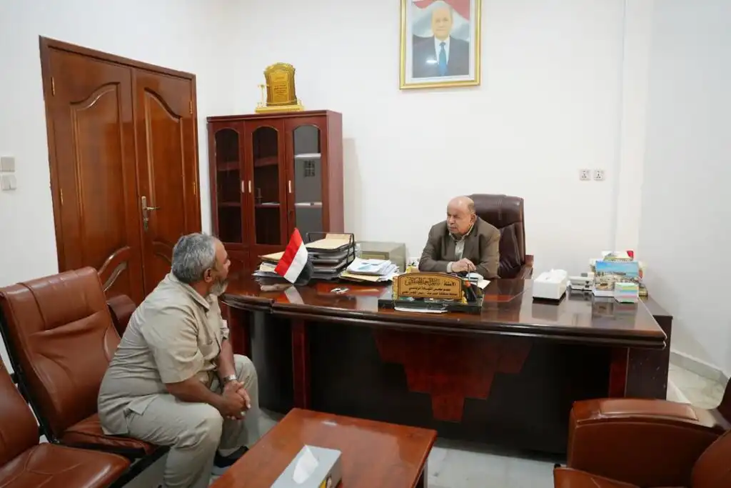 عضو مجلس القيادة سالم الخنبشي يطّلع على أوضاع مديريات وادي وصحراء حضرموت ونشاط المعهد الديمقراطي