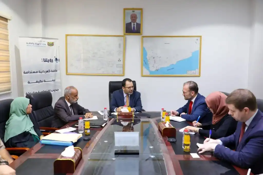 وزير الكهرباء يبحث مع مستشار المبعوث الأممي سُبل تطوير البنية التحتية للطاقة