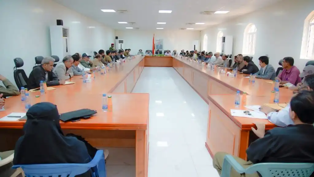 محافظ شبوة يعلن الموافقة على إنشاء مصفاة نفطية ويثمن دور السعودية في مساندة جهود التنمية