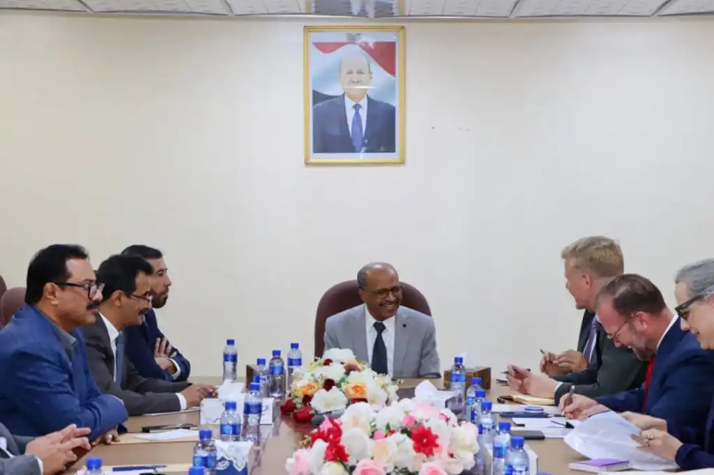 وزير النفط والمعادن يبحث مع المبعوث الأممي التحديات التي تواجه قطاع النفط والغاز