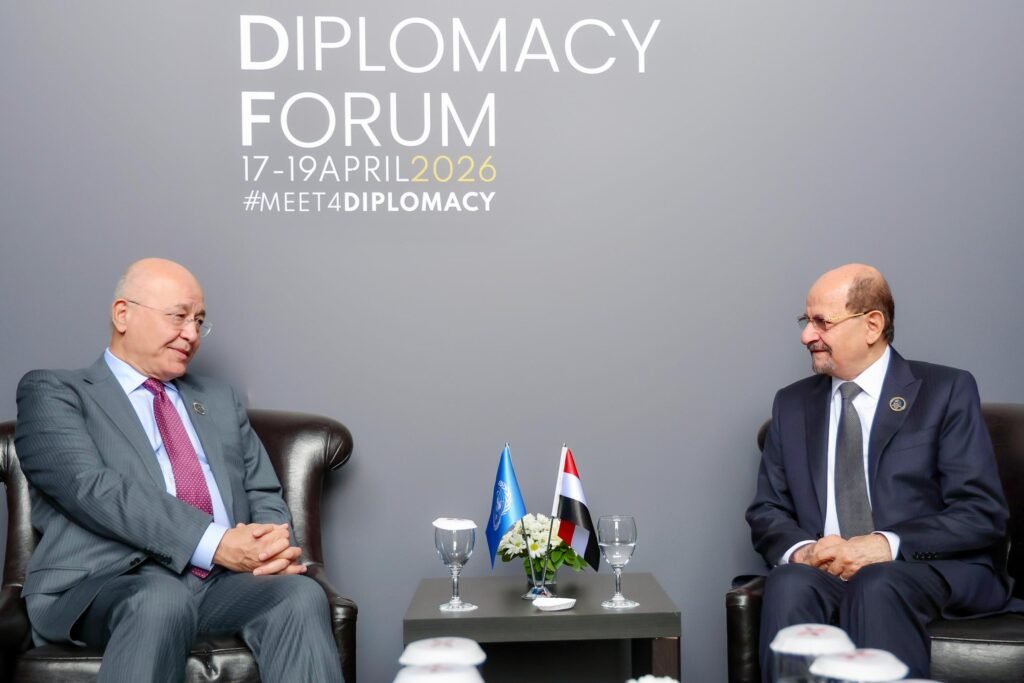 رئيس الوزراء وزير الخارجية يلتقي المفوض السامي للأمم المتحدة لشؤون اللاجئين