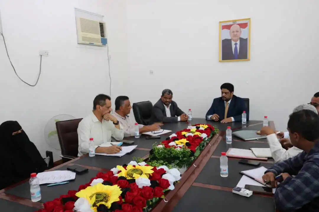 À Aden, une réunion discute des avancées du secteur de la planification et des projets au ministère de l'Éducation technique.