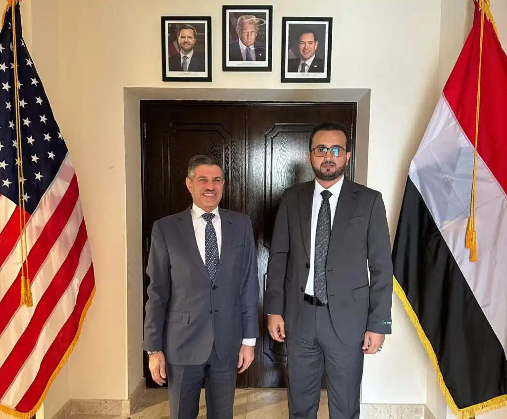 وزير الخدمة المدنية يلتقي السفير الأمريكي