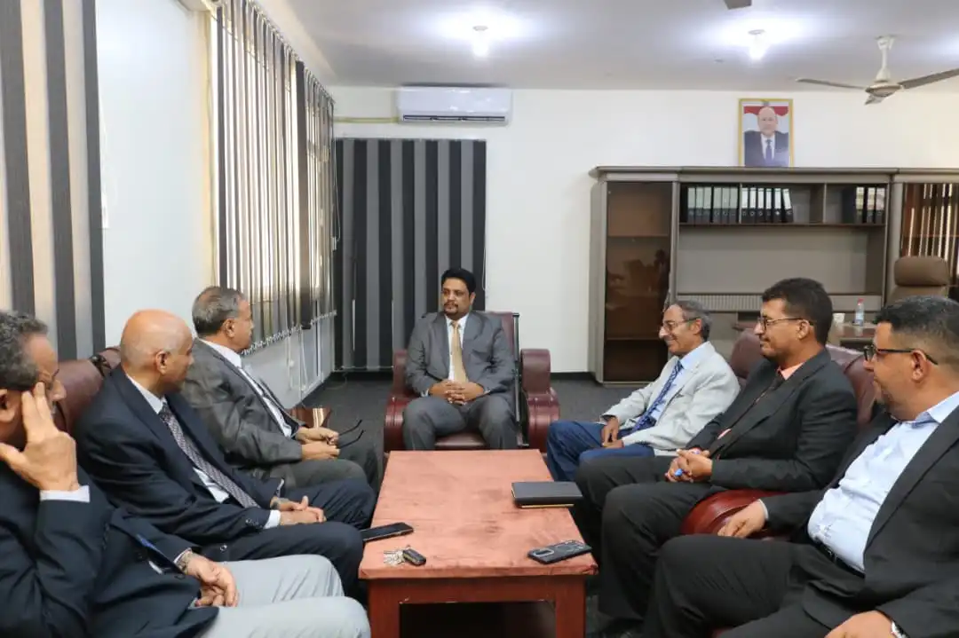 Le ministre de l'Éducation technique et le président de l'Université d'Aden discutent de la coopération pour améliorer l'éducation.