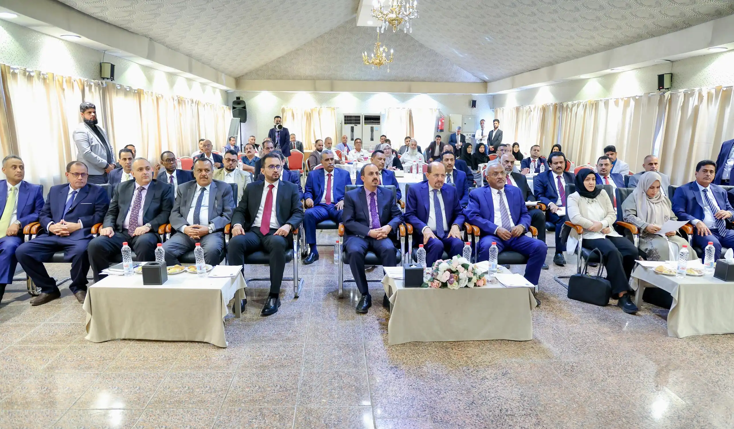 Lancement d'un atelier de lutte contre la corruption à Aden en présence du Premier ministre.