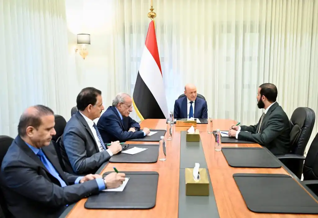 الرئيس العليمي يؤكد على ضرورة تحفيز الطاقات للنهوض بمحافظة أبين