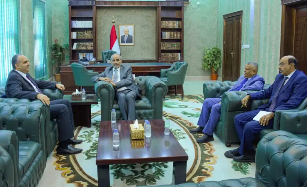 عضو مجلس القيادة محمود الصبيحي يشدد على معالجة الوضع الاقتصادي وانتظام صرف رواتب موظفي الدولة