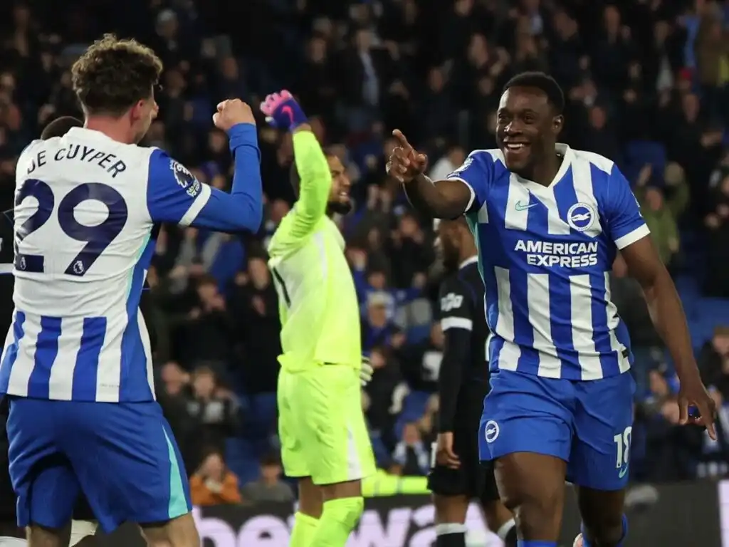 الدوري الإنجليزي: برايتون يتغلب على تشيلسي بثلاثية في افتتاح الجولة 34