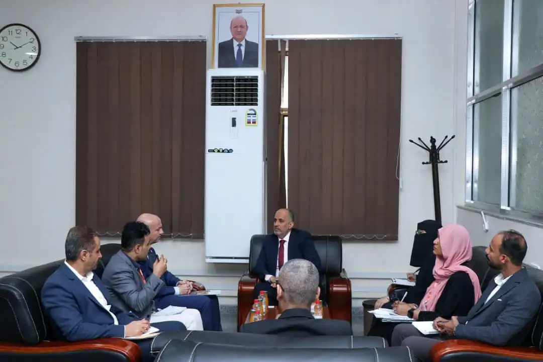 The Finance Minister discusses economic priorities with a representative from the United Nations Population Fund.