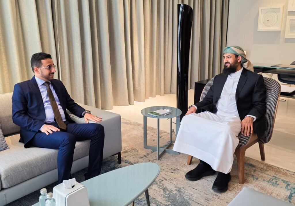 عضو مجلس القيادة عبدالرحمن المحرّمي يطّلع على أداء هيئة الأراضي ويبحث سبل تطوير عملها
