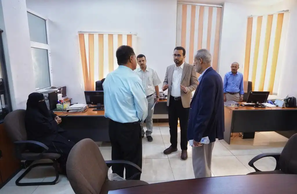 وزير الخدمة المدنية يزور المؤسسة العامة للتأمينات الاجتماعية في عدن