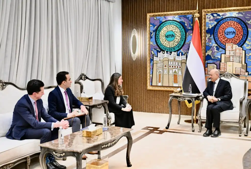رئيس مجلس القيادة: التعاطي مع الحوثيين كسلطة أمر واقع يعني شرعنة الحق الإلهي والعنصرية والسلاح خارج الدولة
