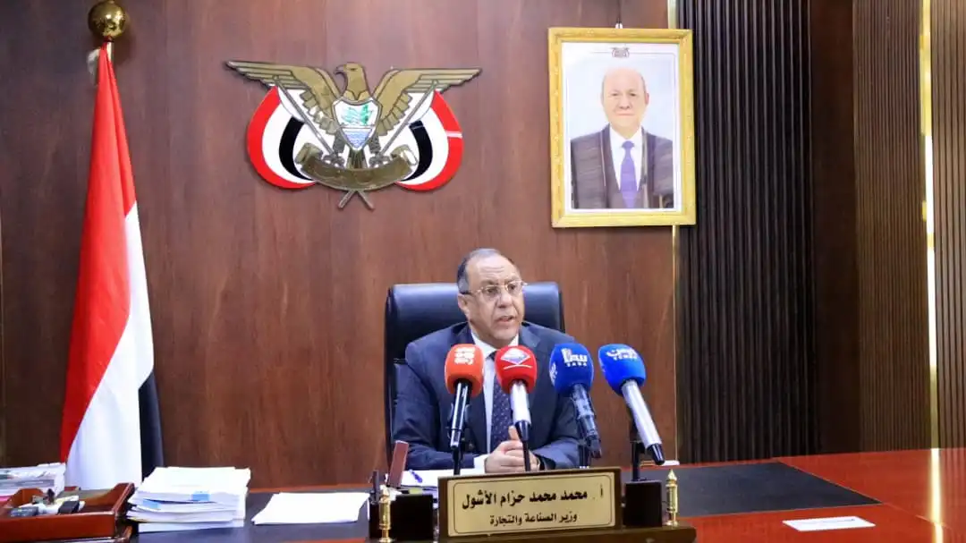 وزیر صنعت: کالاهای اساسی از افزایش دلار گمرکی معاف هستند و به تنظیم بازارها ادامه خواهیم داد.