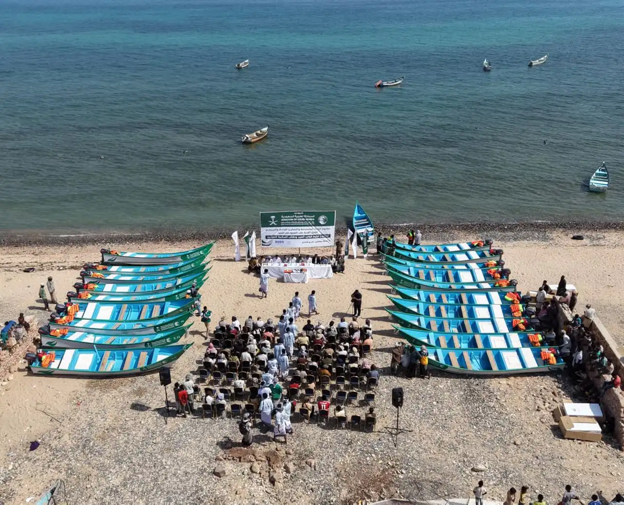 Société : Le Centre King Salman lance la distribution de bateaux de pêche avec moteurs et kits de sécurité pour les pêcheurs à Socotra.