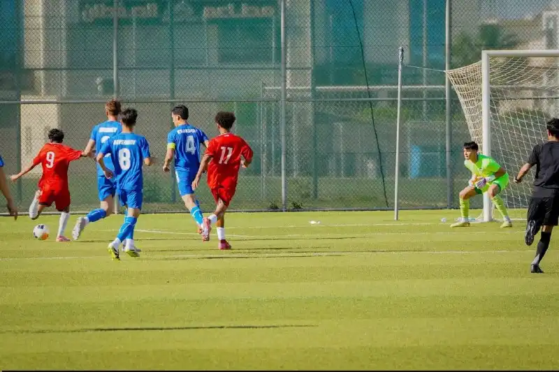 Sélection des moins de 17 ans perd un match amical contre l'Ouzbékistan à Taïf.