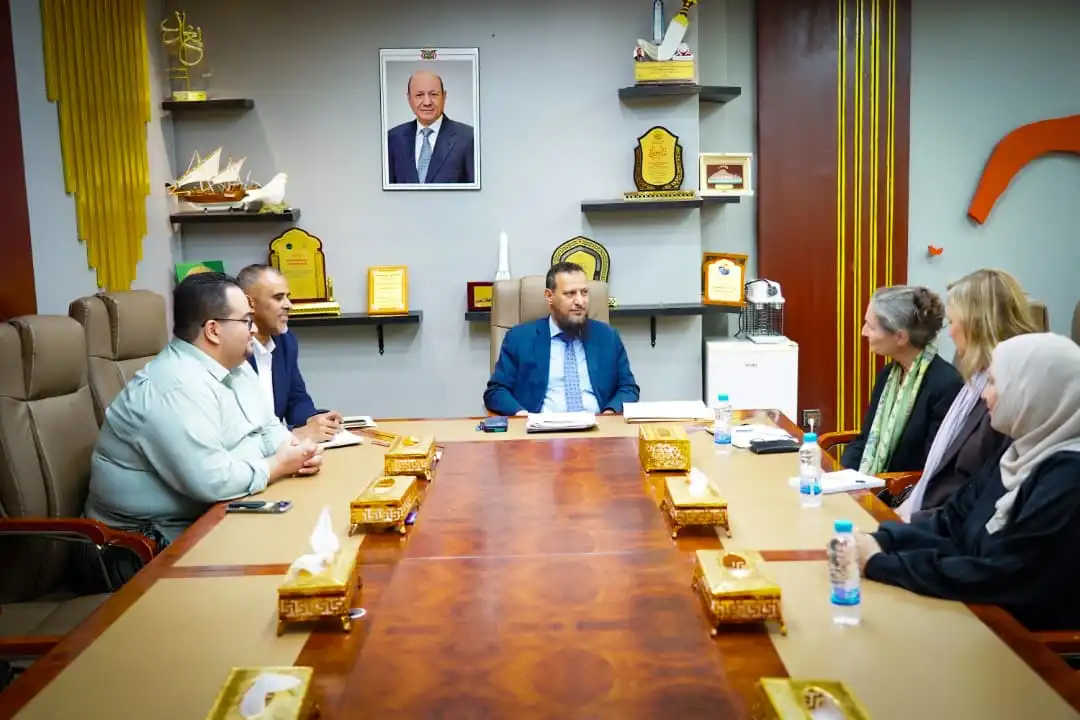 Le gouverneur d'Aden discute avec l'ambassadrice néerlandaise de la mise en œuvre du projet "Master Plan" du port d'Aden.