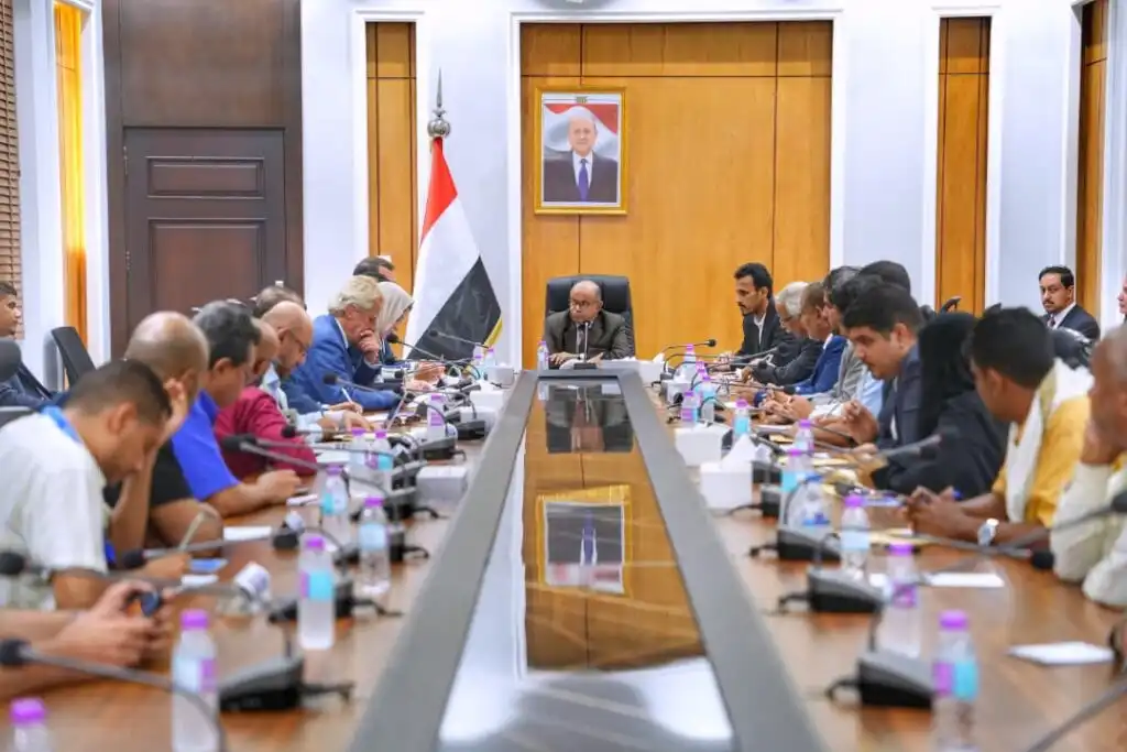 عضو مجلس القيادة الخنبشي يبحث مع وفد السفارة الهولندية والفاو تعزيز مشاريع المياه والزراعة