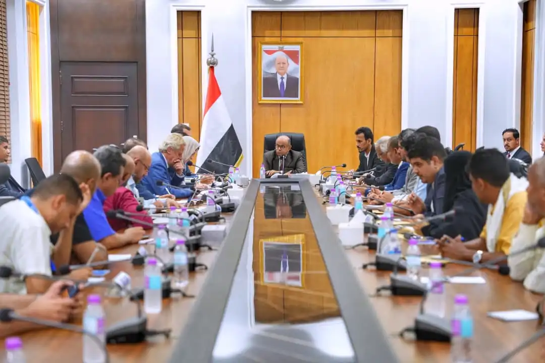 Council member Al-Khanbashi discusses enhancing water and agriculture projects with a Dutch embassy and FAO delegation.