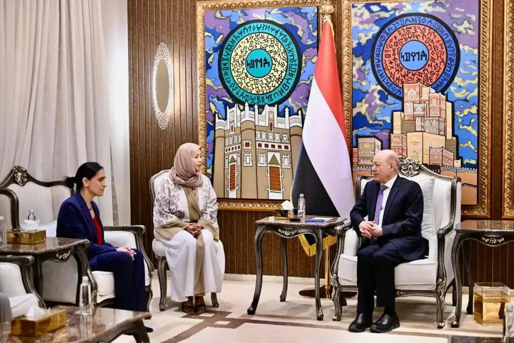 رئيس مجلس القيادة يؤكد أولوية العمل على إغلاق ملف الوكلاء في اي اتفاق مع النظام الإيراني