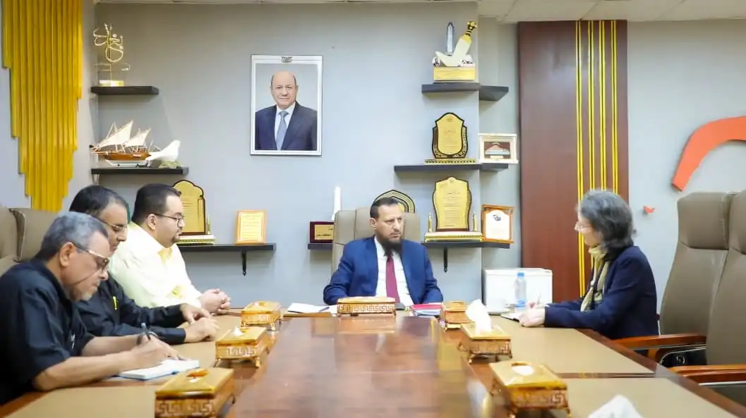 Le gouverneur d'Aden discute avec l'ambassadrice de France du renforcement de la coopération humanitaire et du développement.