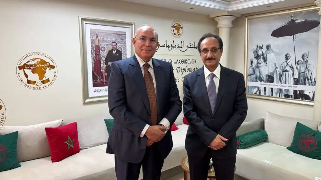 السفير الأصبحي يبحث تعزيز التعاون البرلماني مع نائب رئيس مجلس النواب المغربي