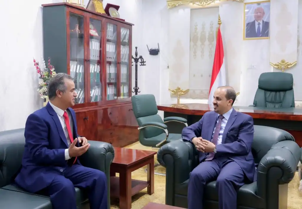 وزير الإعلام يلتقي السفير الليبي ويتسلم دعوة للمشاركة في الاجتماع الوزاري لوزراء الإعلام العرب