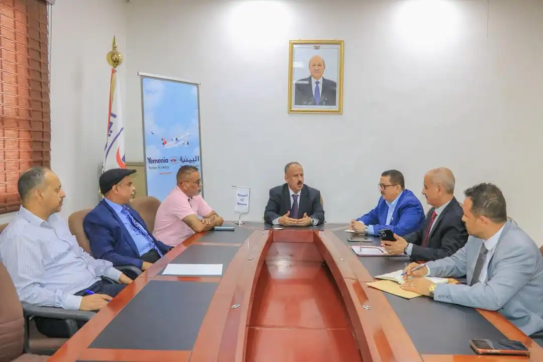 The Minister of Transport discusses fuel price hikes and operational stability with Yemenia leadership.