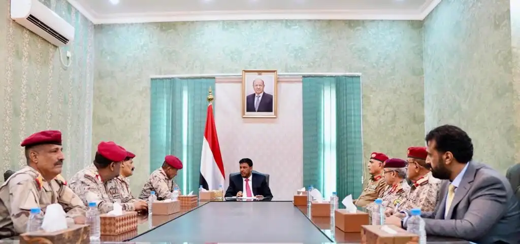 عضو مجلس القيادة الدكتور عبدالله العليمي يلتقي عدداً من القيادات العسكرية