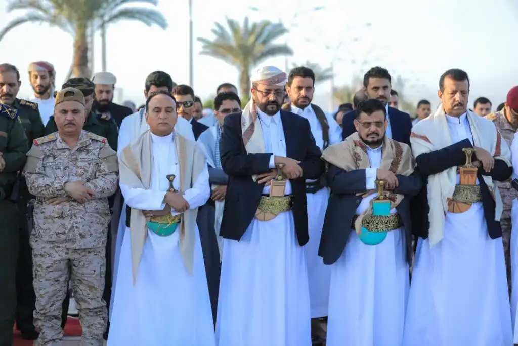 عضو مجلس القيادة العرادة يؤدي صلاة عيد الأضحى في مأرب ويستقبل المهنئين