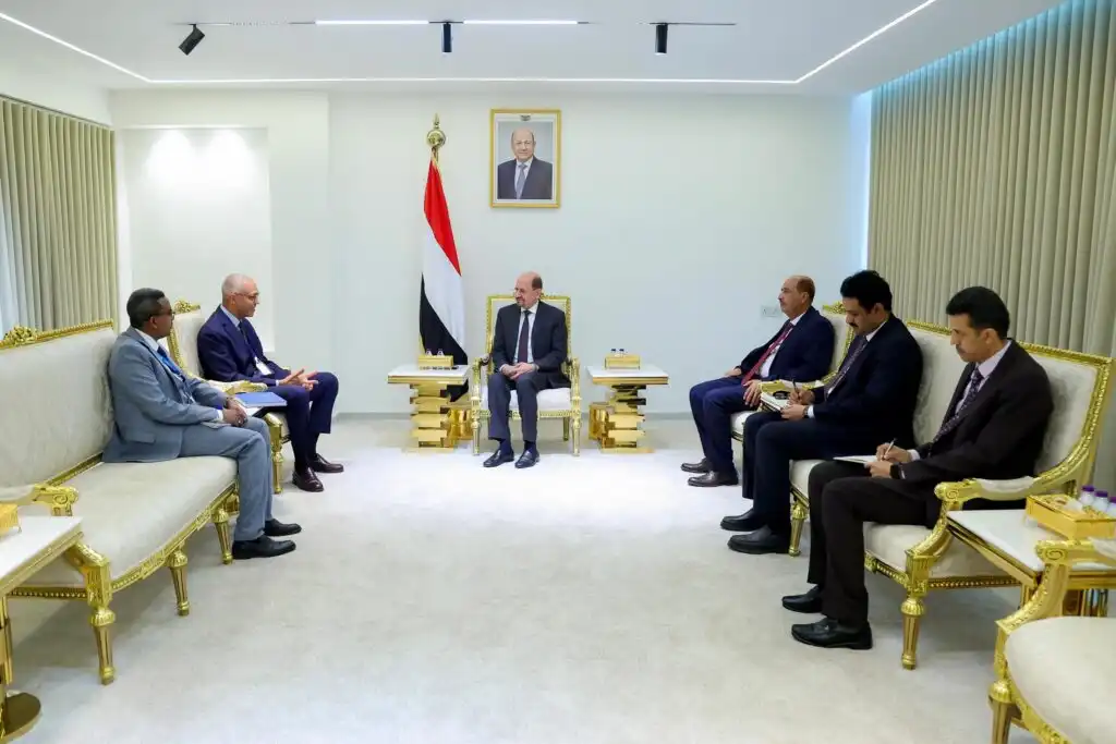 رئيس الوزراء وزير الخارجية يستقبل في عدن المنسق المقيم للأمم المتحدة