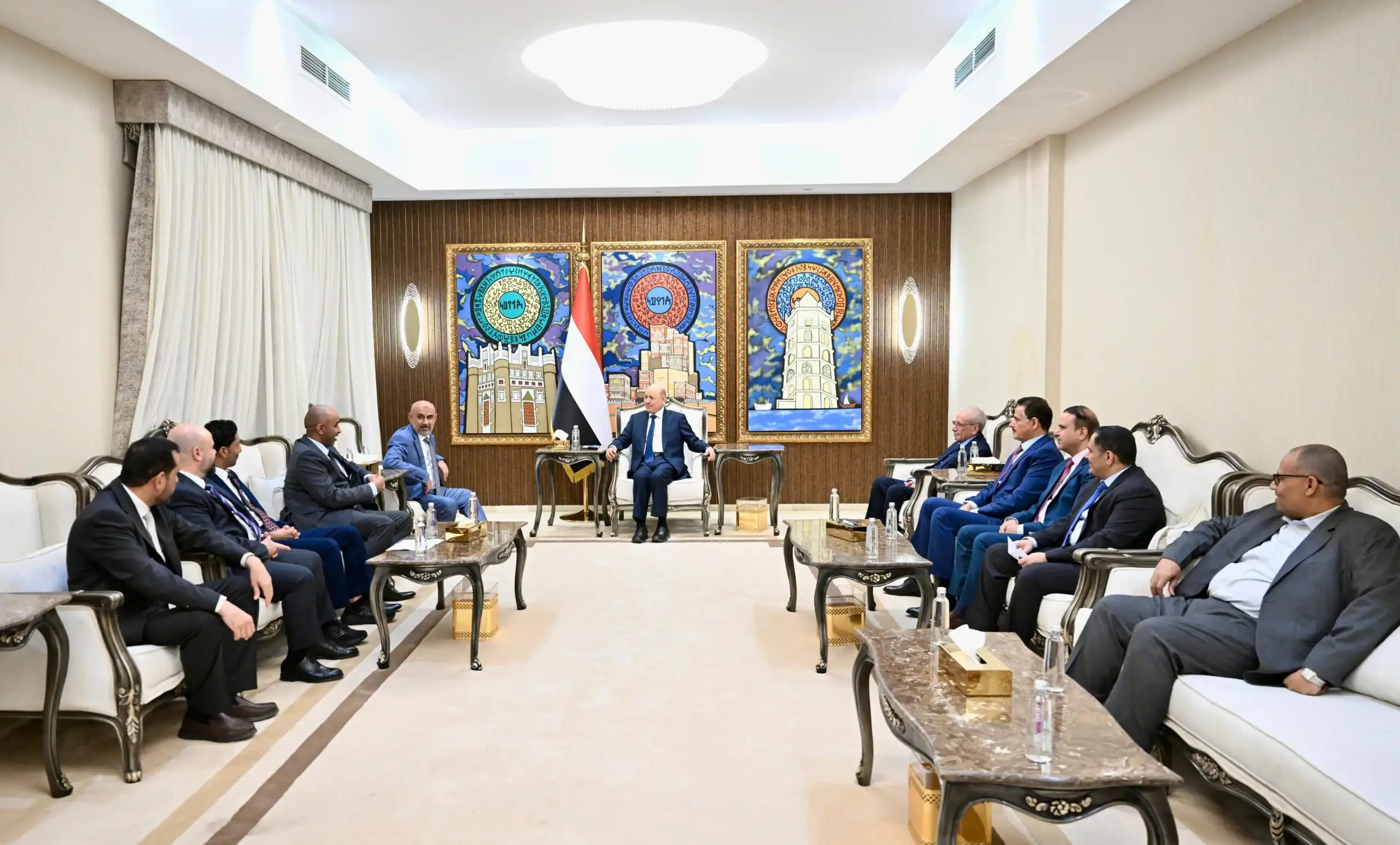 رئیس مجلس رهبری، تعهد دولت به بسته شدن کامل پرونده بازداشت‌شدگان را تجدید کرد.