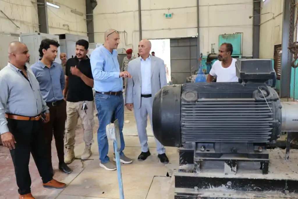 وزير المياه والبيئة يتفقد محطة المجزرة لضخ المياه في عدن