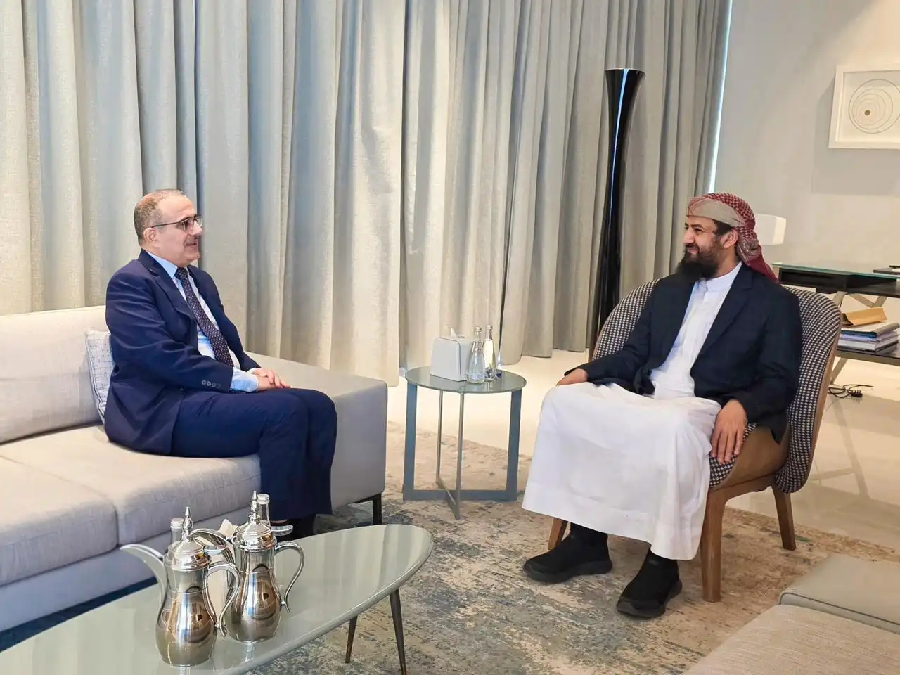 عضو مجلس القيادة عبدالرحمن المحرّمي با وزیر بهداشت دیدار کرد و از حمایت سعودی‌ها از بخش سلامت تقدیر نمود.