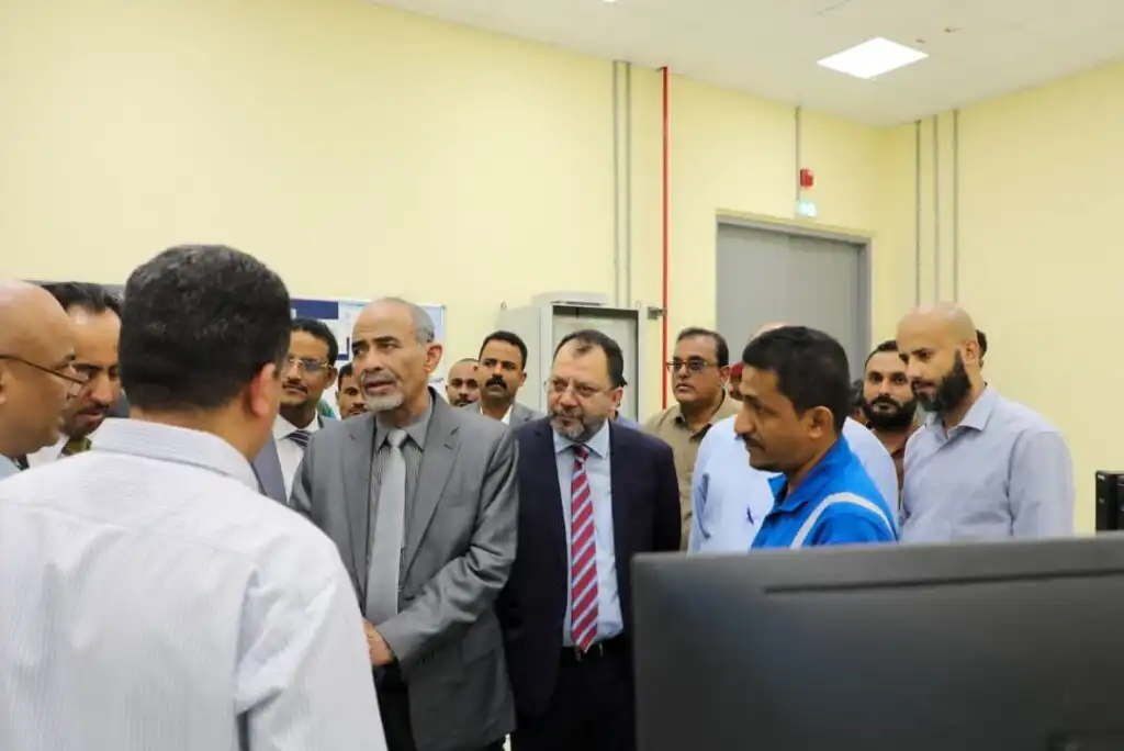 عضو مجلس القيادة الصبيحي يؤكد أهمية مضاعفة الجهود لتحسين خدمة الكهرباء