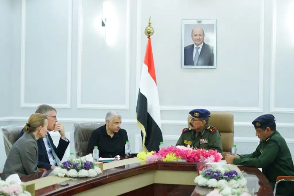 وكيل وزارة الداخلية يناقش جهود مكافحة الإرهاب في اليمن
