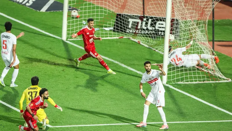 الأهلي يحسم القمة بثلاثية نظيفة ويعزز آماله في الدوري