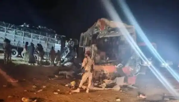 Tragic Collision on Al-Abbar-Ma'rib Road Claims Six Lives, Including a Child