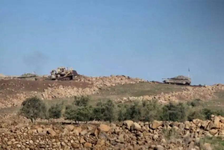Israeli airstrikes target the town of Jamla in western Daraa countryside.