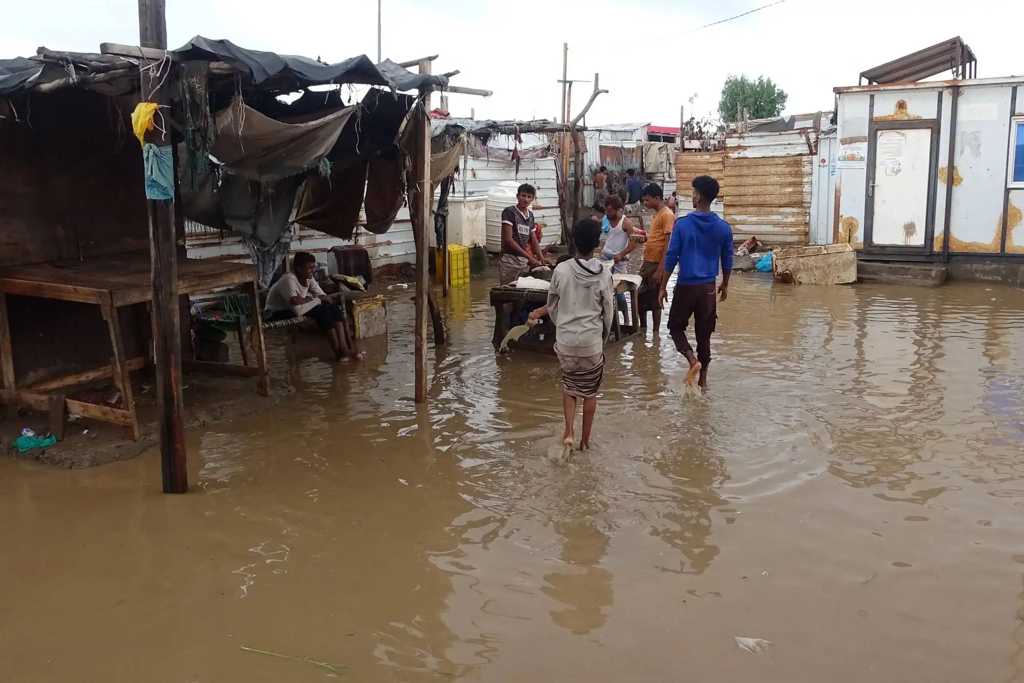 Flash floods cause extensive damage to displaced persons' camps in Hays, southern Al Hudaydah.