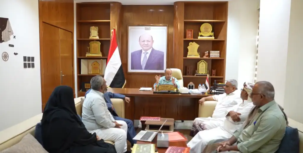 عضو مجلس القيادة الخنبشي يتسلّم وثيقة “حضرموت.. الرؤية والقرار” بالمكلا