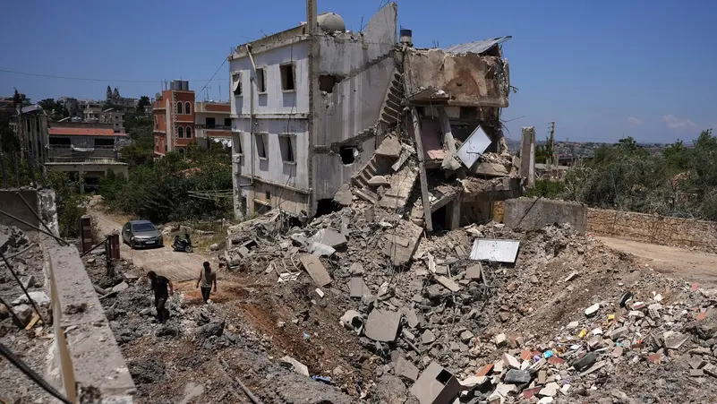 Nouvelles frappes israéliennes sur le sud du Liban malgré l'accord entre les États-Unis et l'Iran.