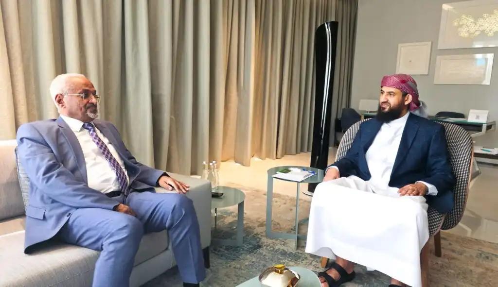 عضو مجلس القيادة المحرّمي يلتقي وزير الإدارة المحلية ويؤكد دعم تمكين السلطات المحلية وتعزيز الحوكمة اللامركزية