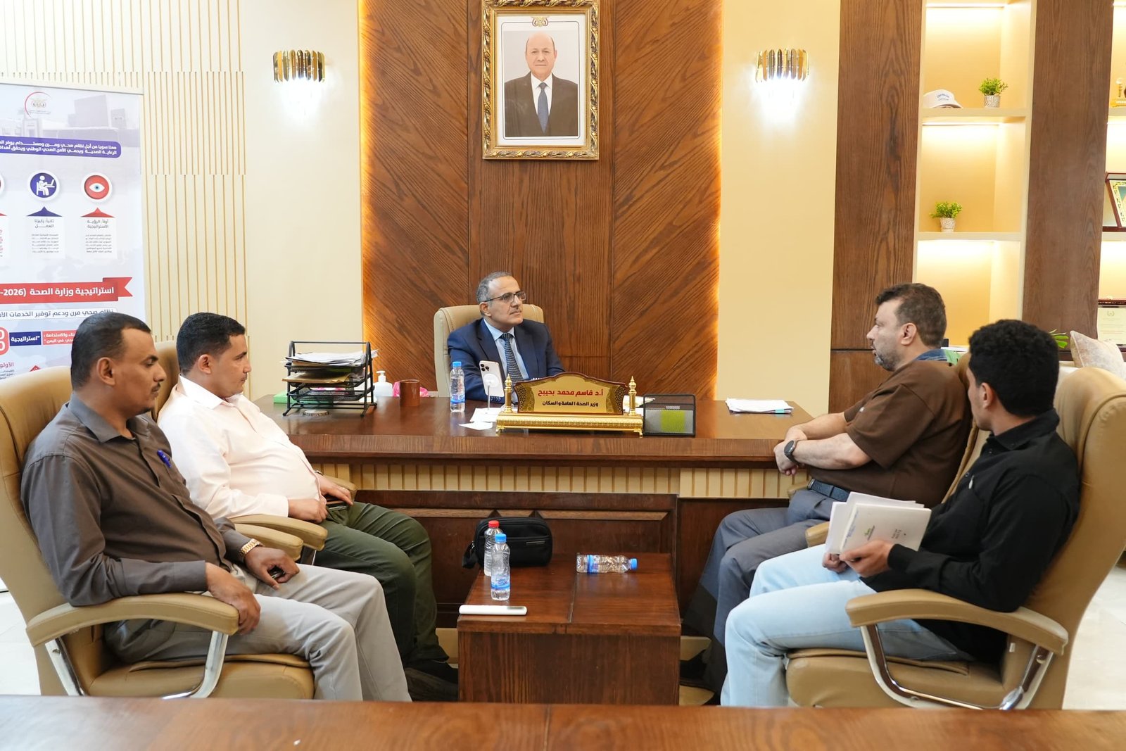 Le ministre de la Santé évalue la qualité des services de santé à l'hôpital général de Kharra à Marib.