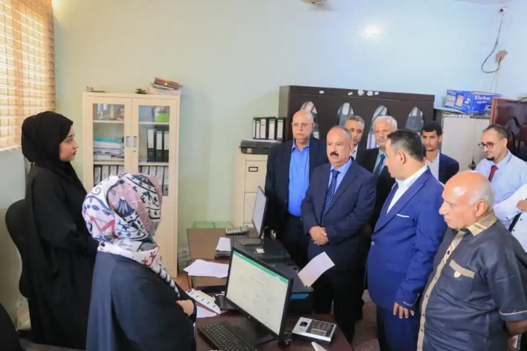 وزير النقل يتفقد مستوى الانضباط الوظيفي في هيئة النقل والمؤسسة المحلية للنقل البري وهيئة الطيران المدني