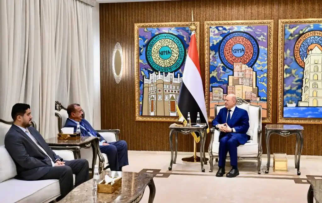 رئيس مجلس القيادة يلتقي أسرة الفقيد محمد سعيد بن بريك