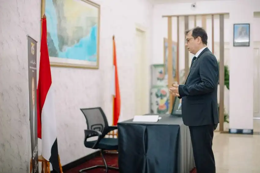 Les ambassades du Yémen dans plusieurs capitales clôturent la réception des condoléances pour le décès de l'ancien président Abd-Rabbu Mansour Hadi.