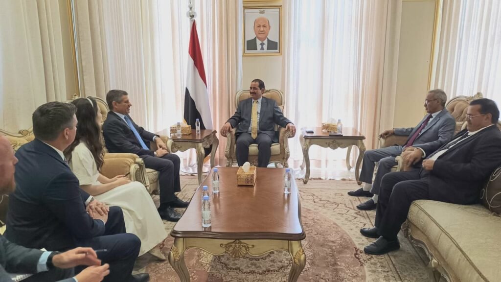 وزير الداخلية يثمن جهود السفير الامريكي في تعزيز التعاون وال